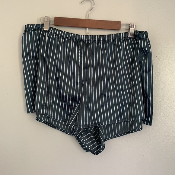 Beautiful Navy Blue and White Striped Short Sleeve Bronze Button Pajama Set 2pc - Picture 8 of 11